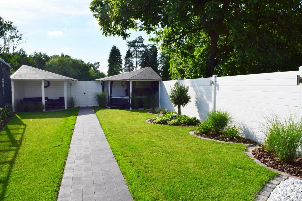 Bil-Zenn Villa Bilzen Exteriör bild